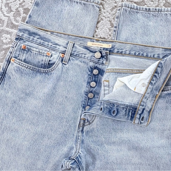 Levi’s Premium Wedgie Straight Jeans - Picture 8 of 14